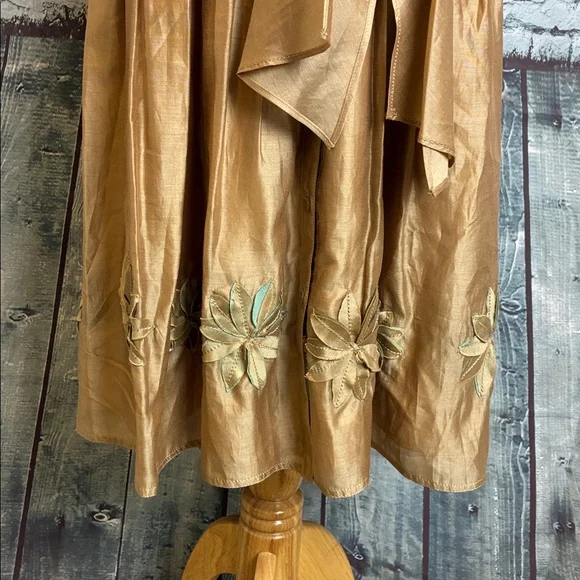 Kay Unger Gold Cap Sleeve Fit And Flare Silk Dress With Floral Hem Detail Size 8 - Picture 4 of 14